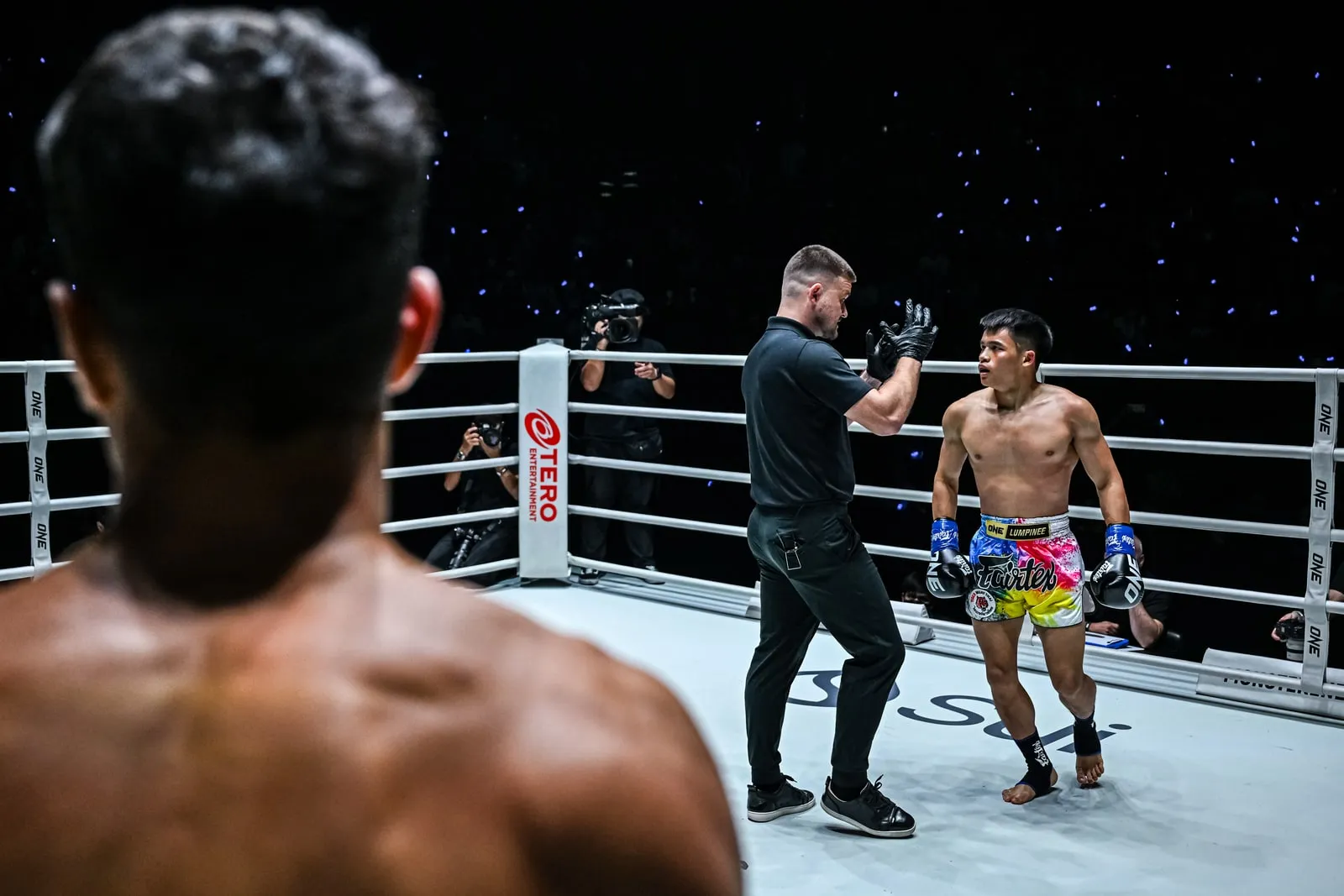 Rui Botelho working pads with a coach in the ring