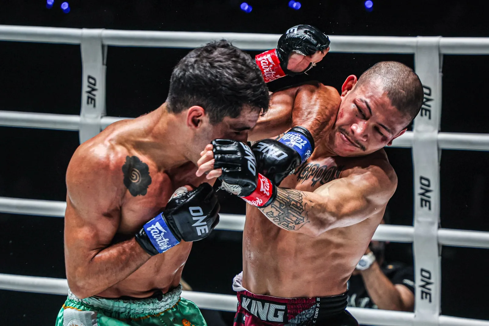 Rui Botelho in a clinch exchange