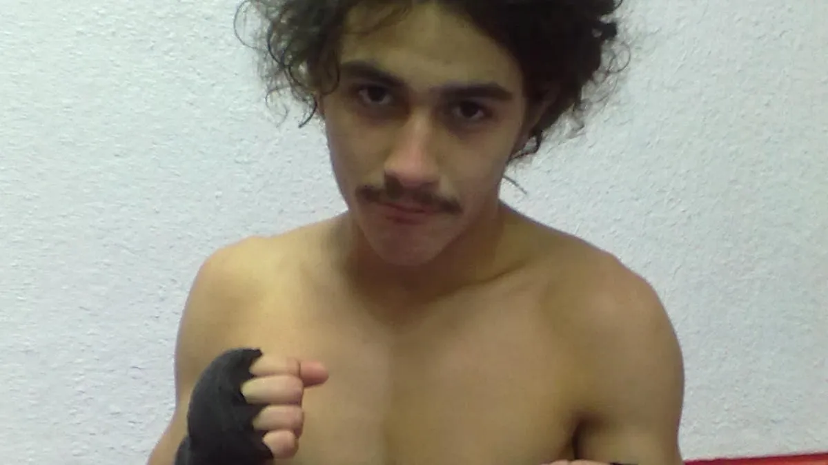 Rui Botelho as a teenager, hands up in a training guard