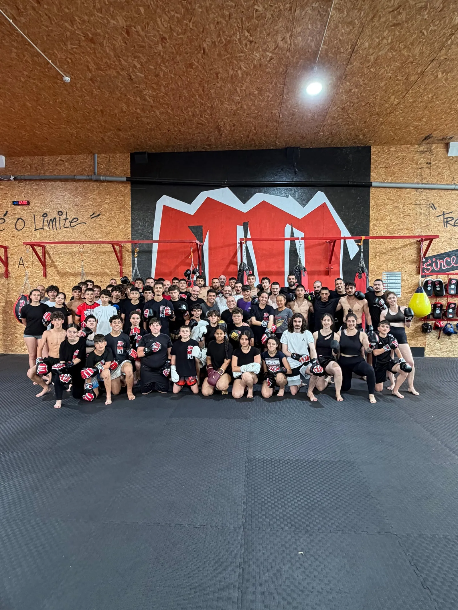 A full seminar group photographed at a gym after a session with Rui Botelho